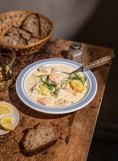 Oppskrift på fiskesuppe laget i trykkoker, under trykk, kokebok